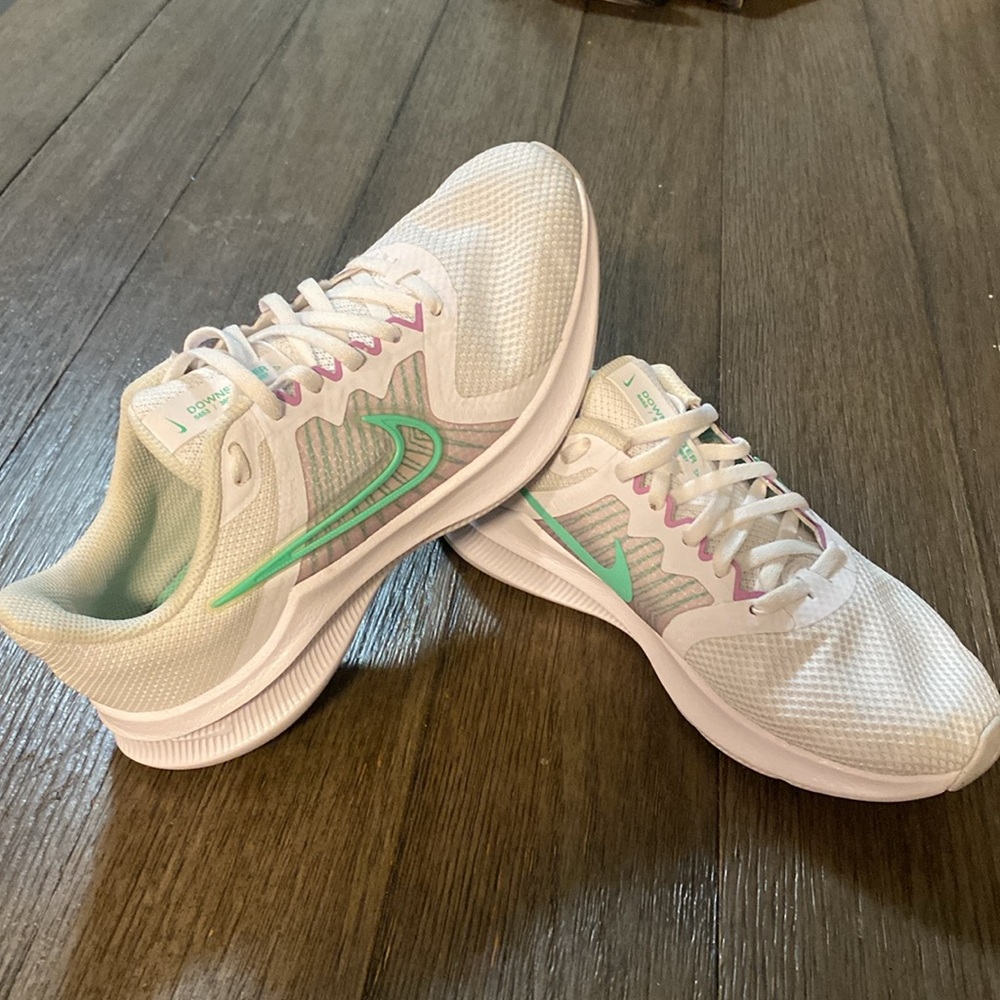 Nike Downshifter 11 ‘ White Signal Green’ - Picture 12 of 12